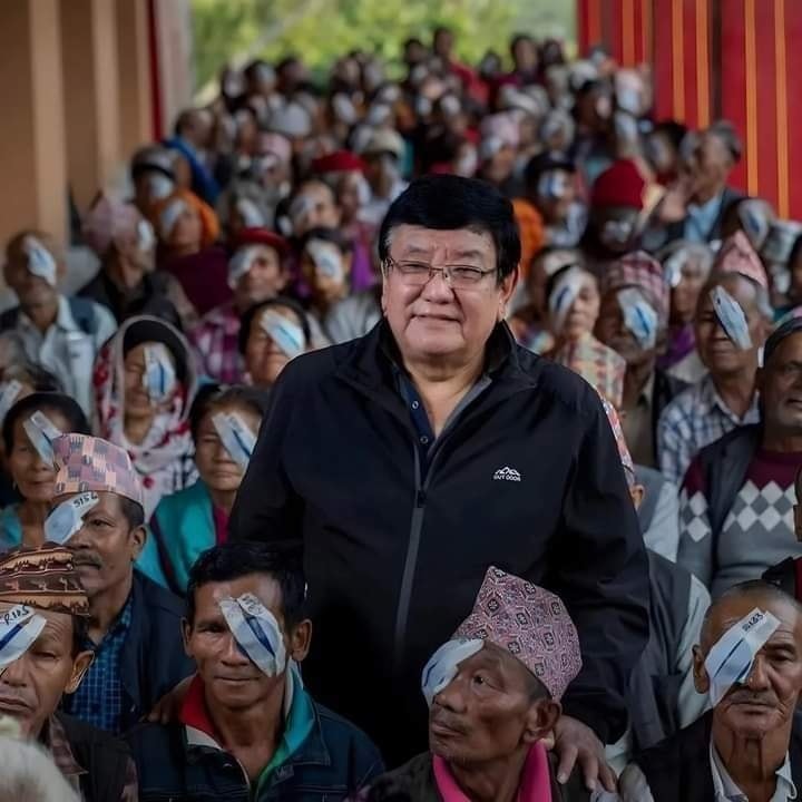 डा. रुइतलाई झन्डै १३ करोडको इसा अवार्ड प्रदान I Big News: God of sight from Nepal Dr Sanduk Ruit has been awarded with the World prestigious Isa Award for Service to Humanity by the Kingdom of Bahrain for his continuous efforts to cure the developing eyes world.