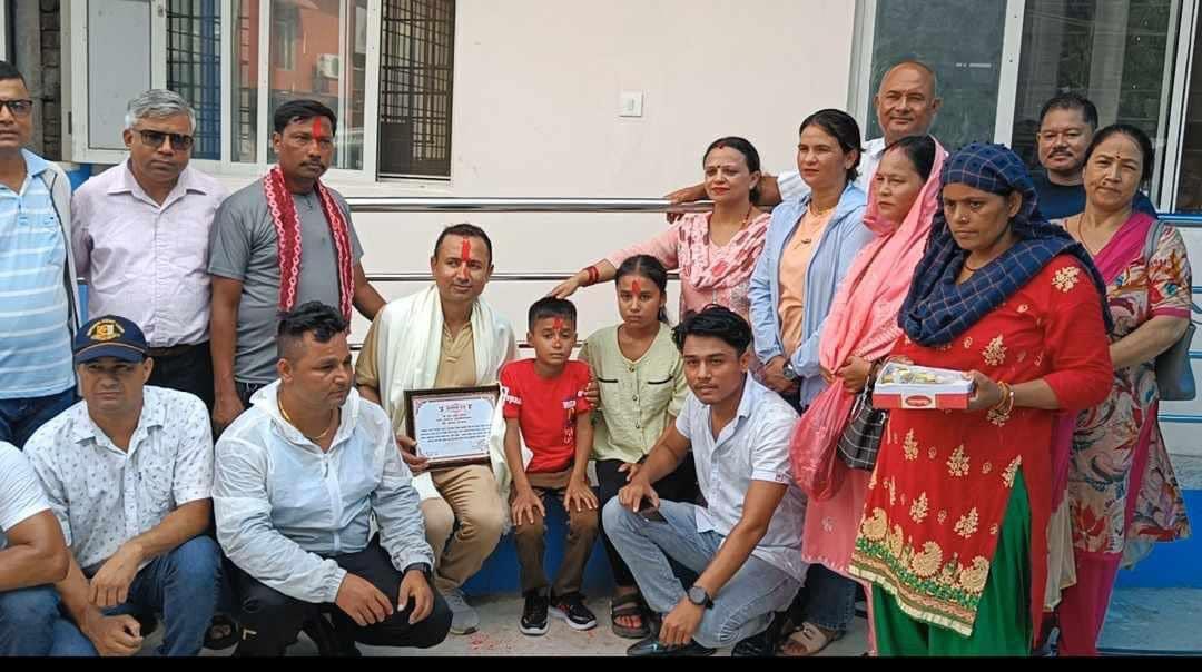 सर्पदंशमा परेका प्युठान जिल्लाको प्युठान  नगरपालिका १ बडा चौरका  दिदी भाई परिबारबाट -भेरी अस्पताल  परिबारलाई  बिरामीका आफन्तहरूका तर्फबाट सम्मान l